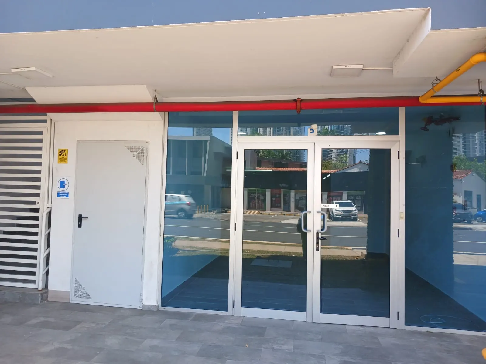Alquiler de Local Comercial, Plaza Signature Point, planta baja! — 1 de 18