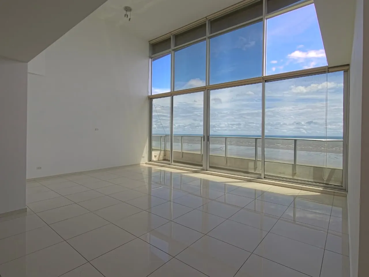 Alquiler de apartamento en Costa del Este, Panamá — 1 de 13