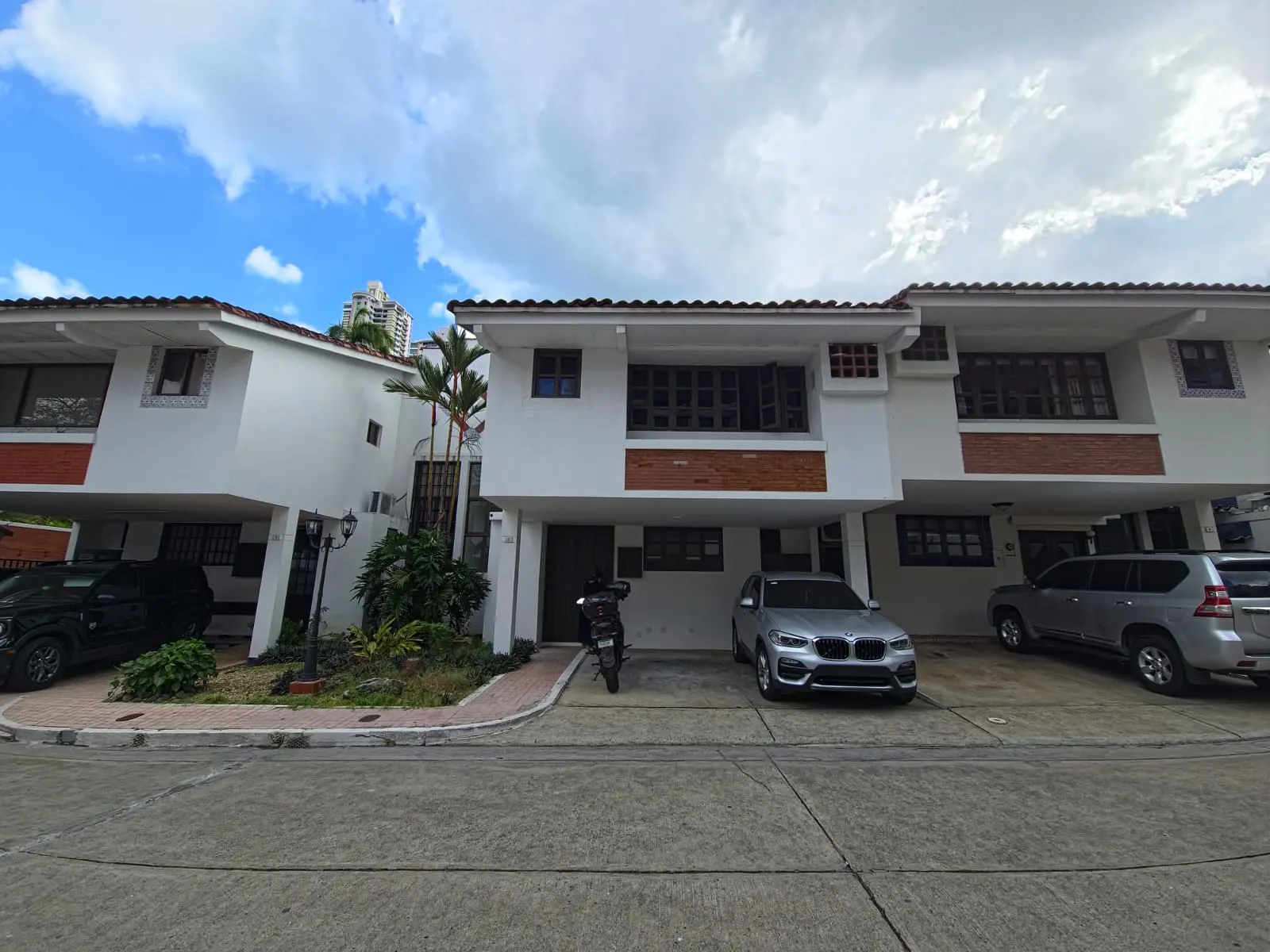 San Francisco - Venta de Casa Duplex en Residencial Los Flamingos — 1 de 16