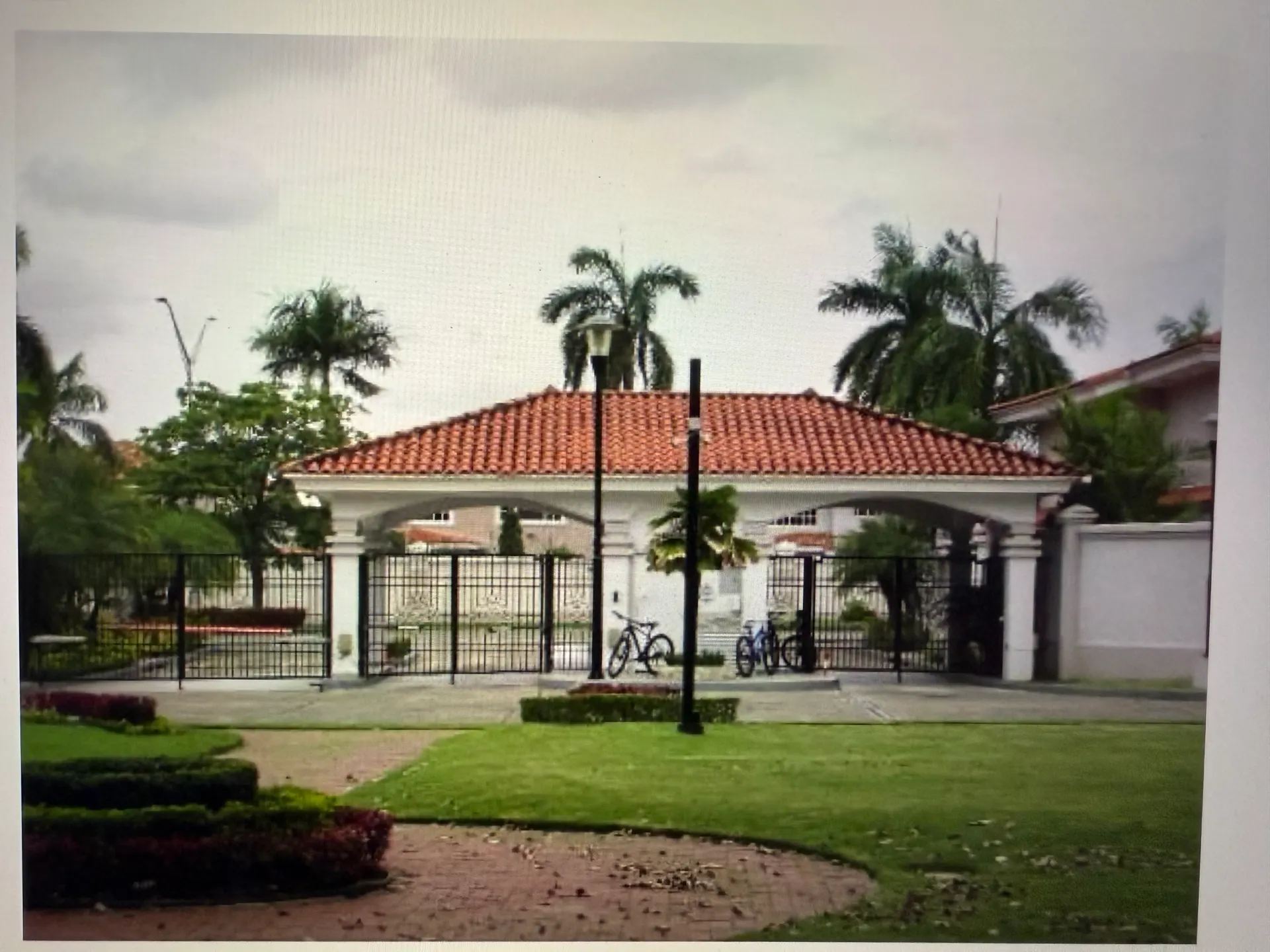 Costa del Este - Venta de casa en Costa Serena — 1 de 19