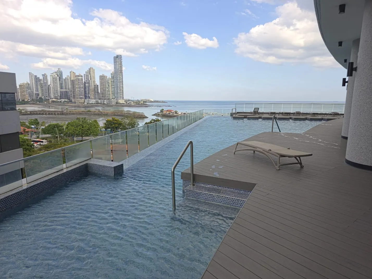 Avenida Balboa - Venta o Alquiler de Apartamento en Ph Yatch Club — 1 de 17