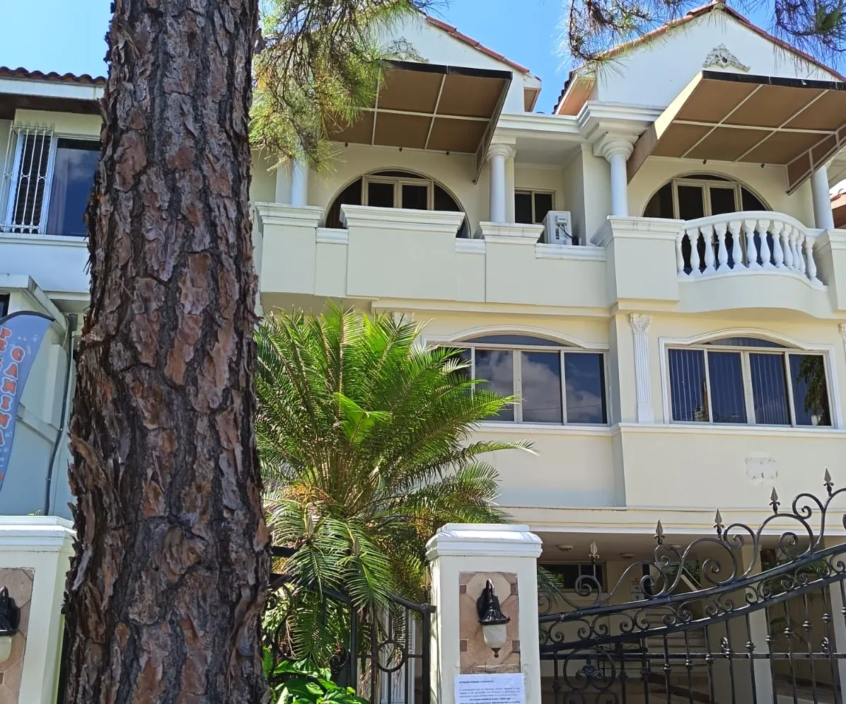 Obarrio - Alquiler de Casa Duplex — 1 de 16